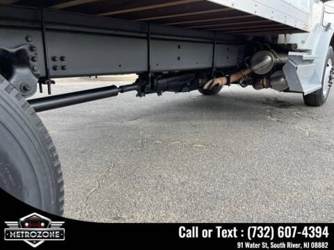 2011 Freightliner M2 106