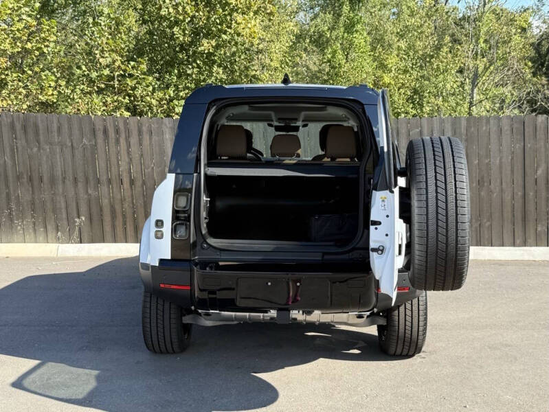 2026 Land Rover Defender 110 P300 S