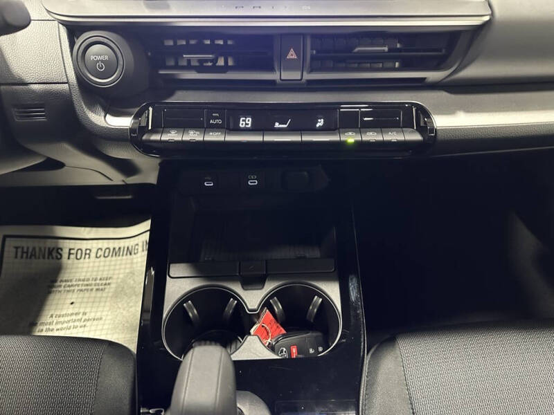 2025 Toyota Prius LE