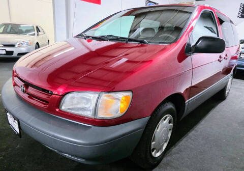 1999 Toyota Sienna LE
