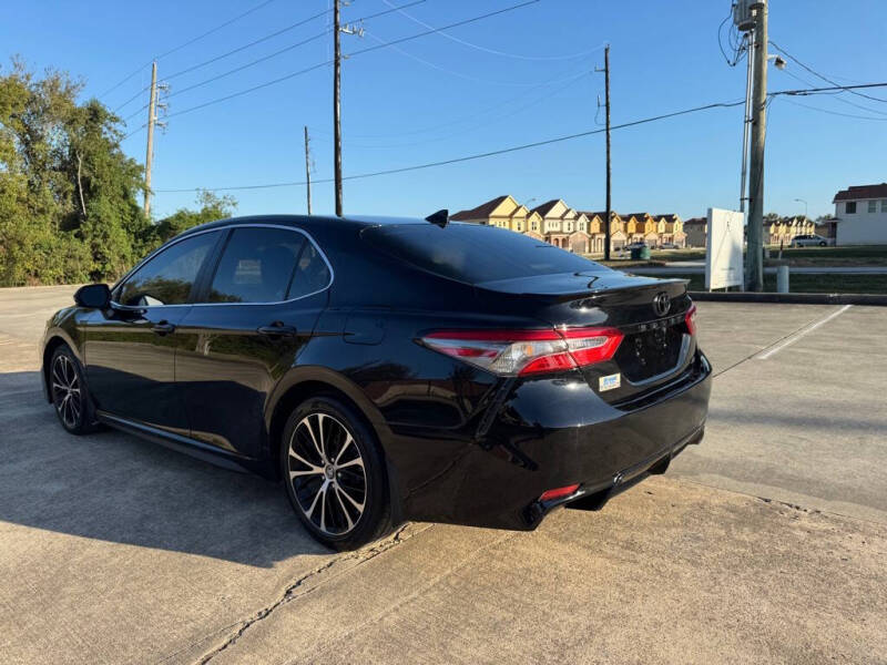 2019 Toyota Camry SE photo 7