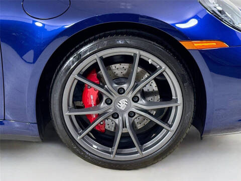 2022 Porsche 911 Carrera 4 GTS