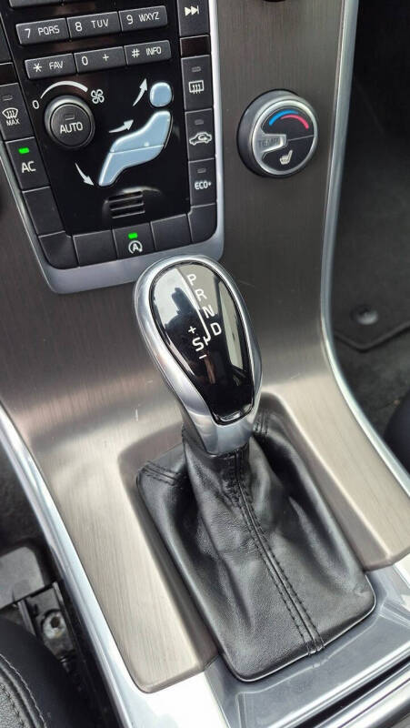 2015 Volvo XC60 T5 Drive-E Premier
