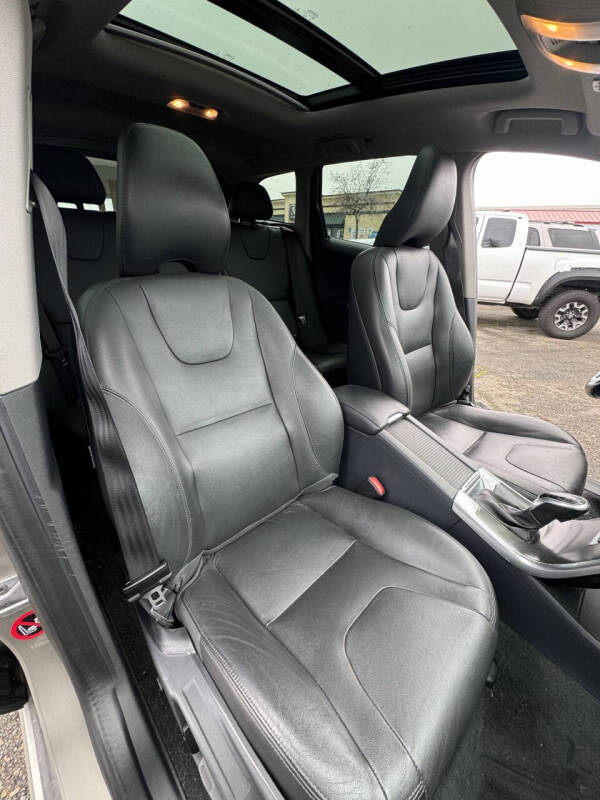 2016 Volvo XC60 T5 Drive-E Premier