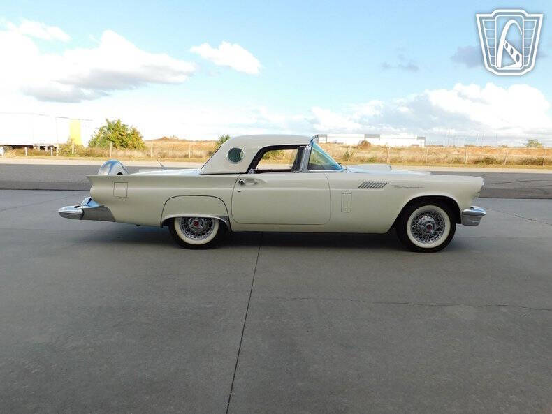1957 Ford Thunderbird