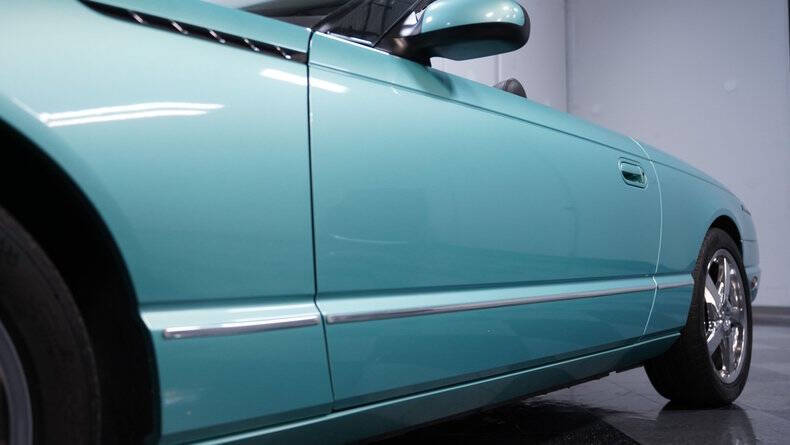 2002 Ford Thunderbird Deluxe