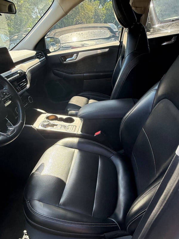 2020 Ford Escape SEL