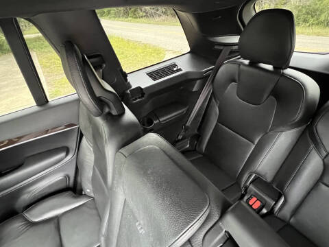 2017 Volvo XC90 T6 Momentum