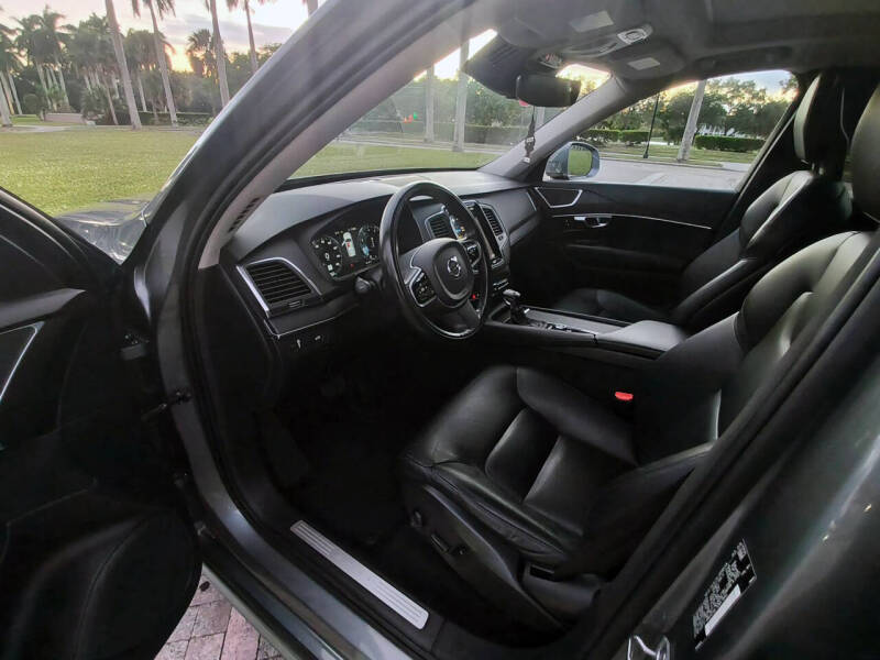 2020 Volvo XC90 T5 Momentum