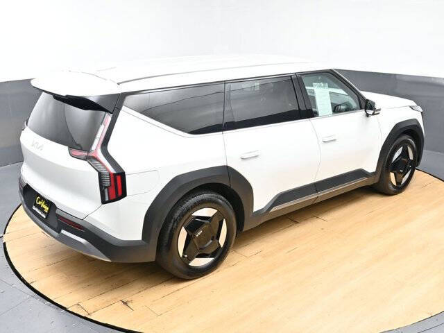 2024 Kia EV9 Light