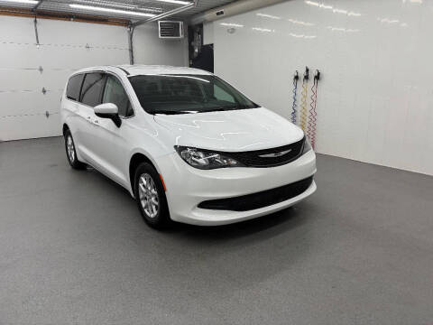 2023 Chrysler Voyager LX