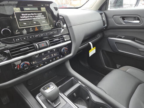 2025 Nissan Pathfinder SL