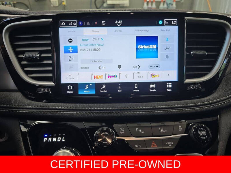2026 Chrysler Pacifica Select