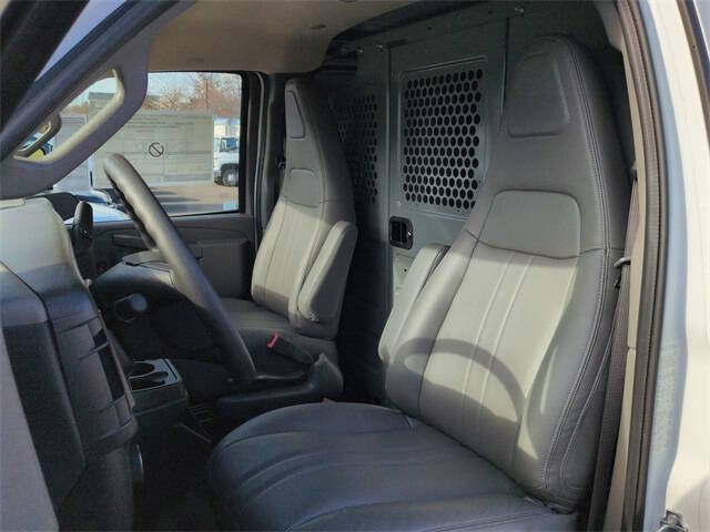 2025 Chevrolet Express 2500