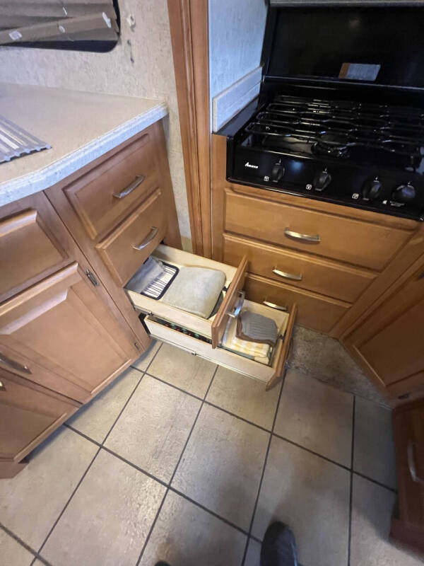 2007 Winnebago Adventurer