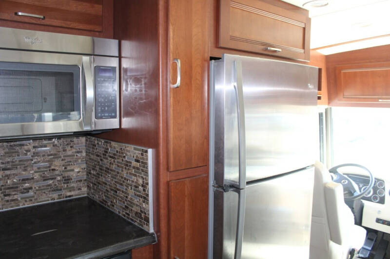 2014 Winnebago Forza 38R 340hp Cummins Diesel