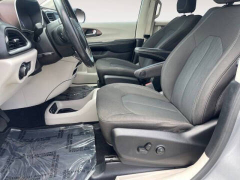 2021 Chrysler Voyager LX