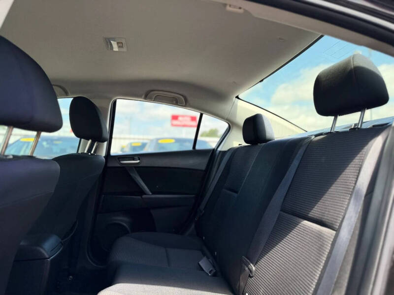2013 Mazda MAZDA3 i SV