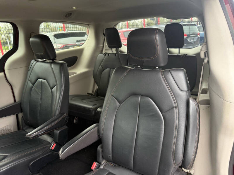 2017 Chrysler Pacifica Touring-L