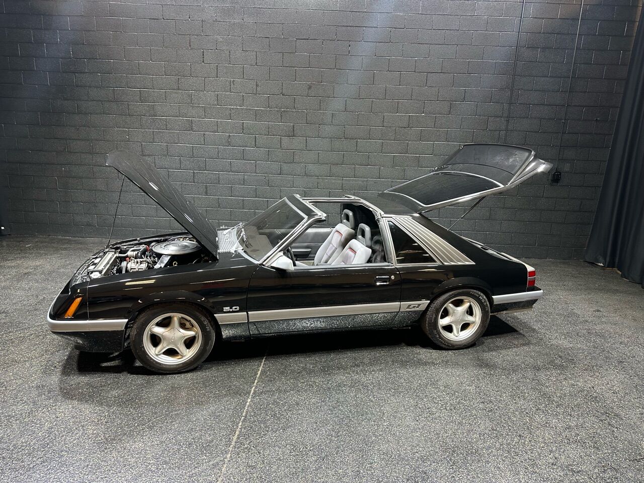 1985 Ford Mustang 17