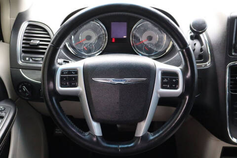 2013 Chrysler Town and Country Touring