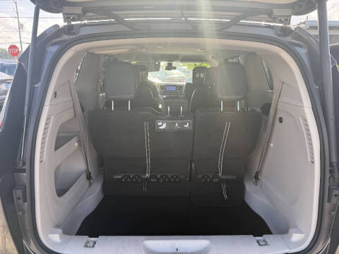 2017 Chrysler Pacifica Touring-L Plus