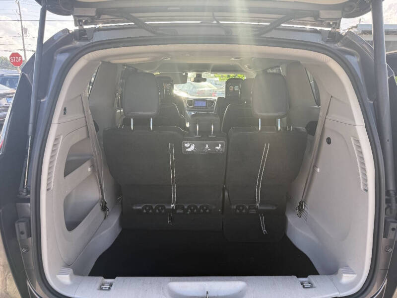 2017 Chrysler Pacifica Touring-L Plus