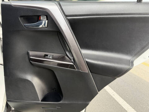 2017 Toyota RAV4 Hybrid SE