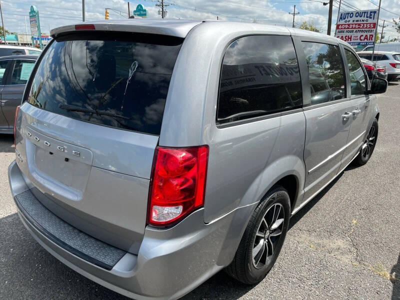 2017 Dodge Grand Caravan SXT photo 3