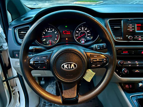 2015 Kia Sedona L