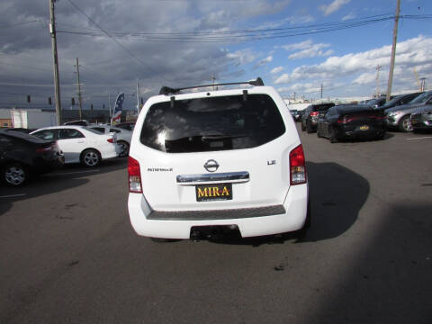 2010 Nissan Pathfinder LE