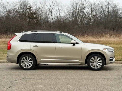 2016 Volvo XC90 T6 Momentum