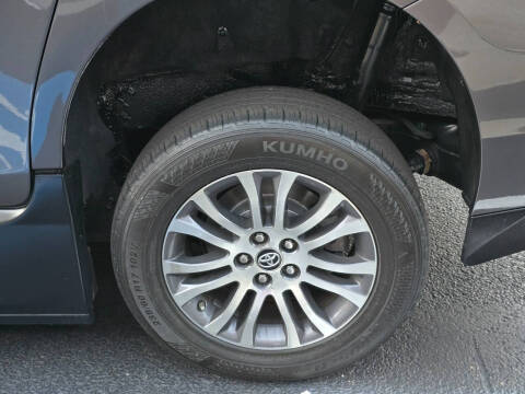 2019 Toyota Sienna XLE 8-Passenger