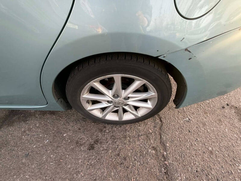 2013 Toyota Prius v Five