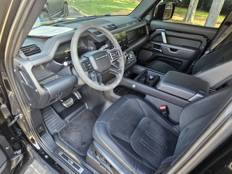 2024 Land Rover Defender 110 V8 P525