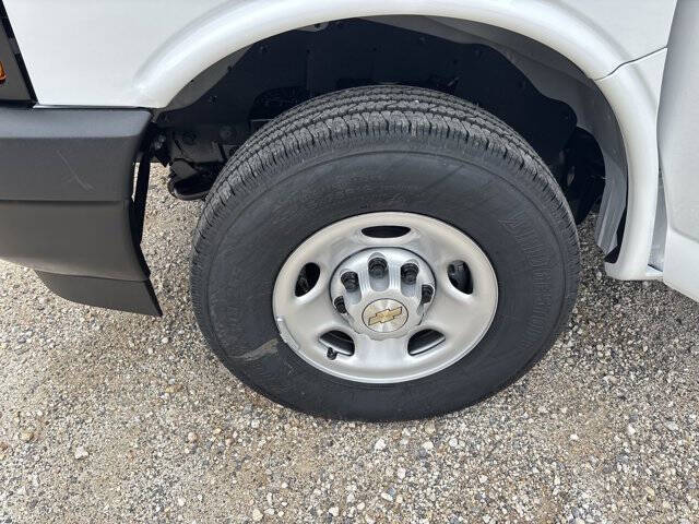 2025 Chevrolet Express 2500