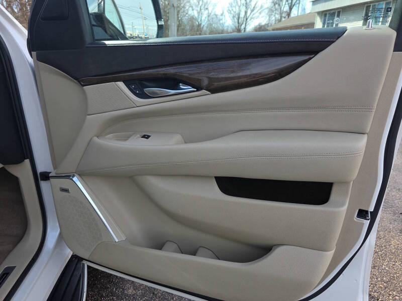 2018 Cadillac Escalade Luxury