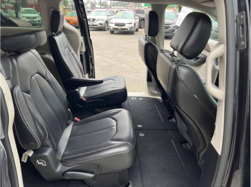 2021 Chrysler Voyager LXi