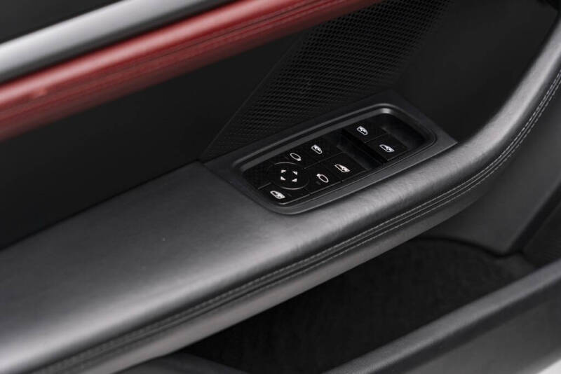 2020 Porsche Taycan Turbo