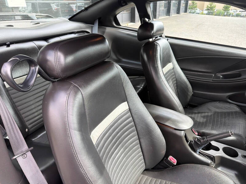 2004 Ford Mustang Mach 1 Premium