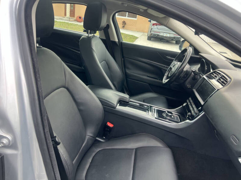 2019 Jaguar XE 25t Premium