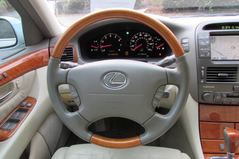 2003 Lexus LS 430 photo 17