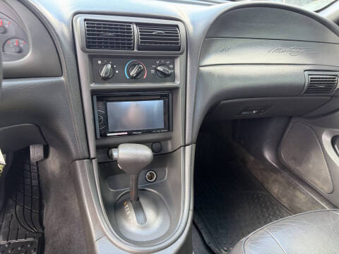 2002 Ford Mustang Deluxe