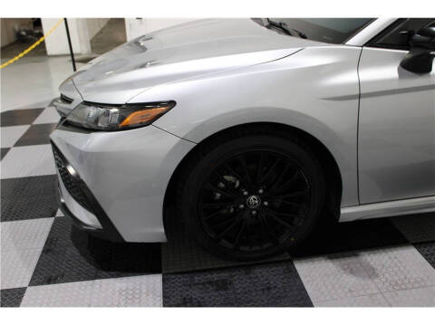 2022 Toyota Camry Hybrid SE Nightshade