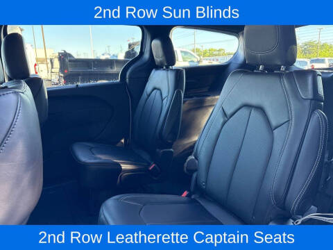 2027 Chrysler Pacifica Select
