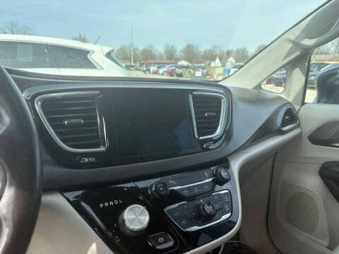 2017 Chrysler Pacifica Touring-L Plus