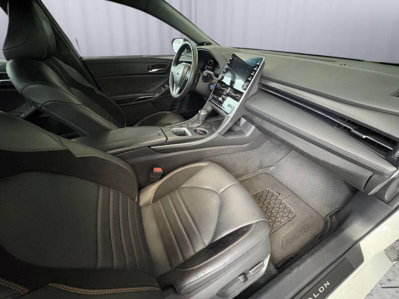 2022 Toyota Avalon Hybrid XSE Nightshade