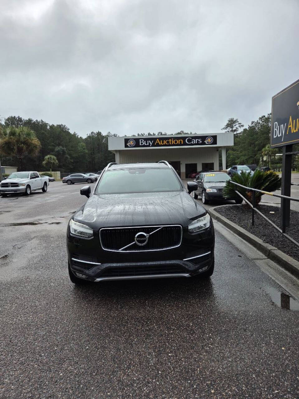 2016-volvo-xc90-t6-momentum-awd-4dr-suv.jpg