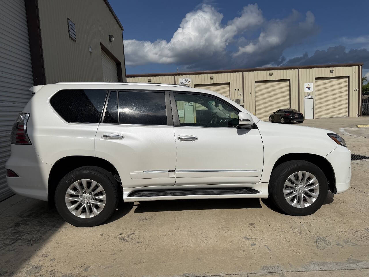 View vehicle photo 4