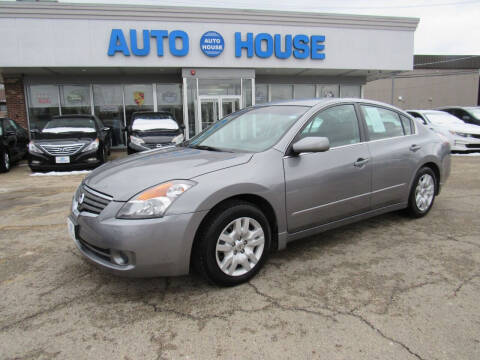 2009 Nissan Altima for sale at Auto House Motors - Downers Grove in Downers Grove IL